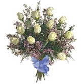 Farkl� bir hediye �r�n� isteyenler i�in Beyaz g�ller buketi sadelik sevenlere