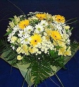 �zel ve etkilemek isteyenler i�in taze mevsim k�r �i�ekleri demeti